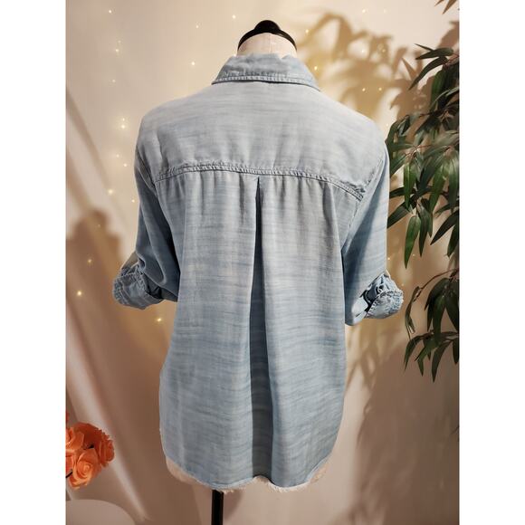 Bella Dahl Fray Hem Button Tencel Light Wash Denim Shirt Size M Roll Tab Sleeve - Picture 4 of 13